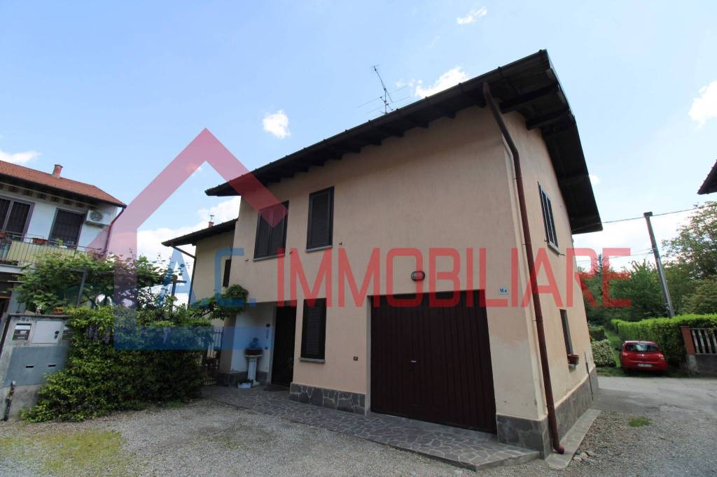 casa indipendente in vendita a Vergiate