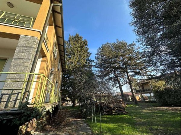 intera palazzina in vendita a Vergiate in zona Cimbro