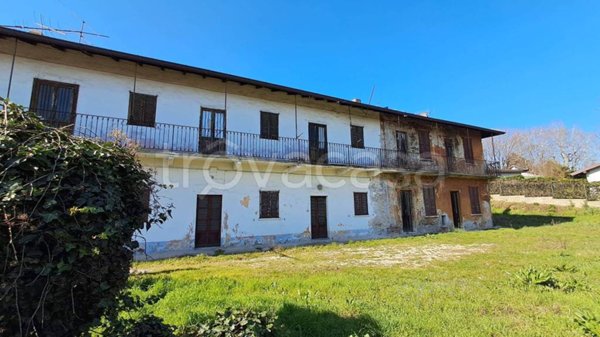 casa indipendente in vendita a Vergiate
