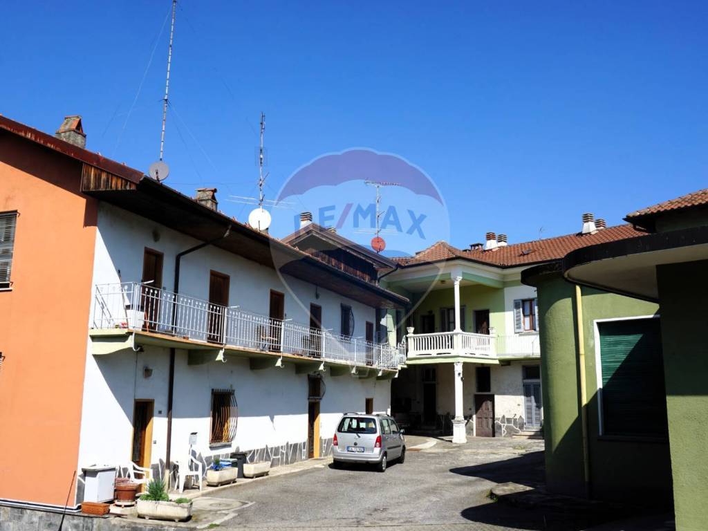 casa indipendente in vendita a Vergiate