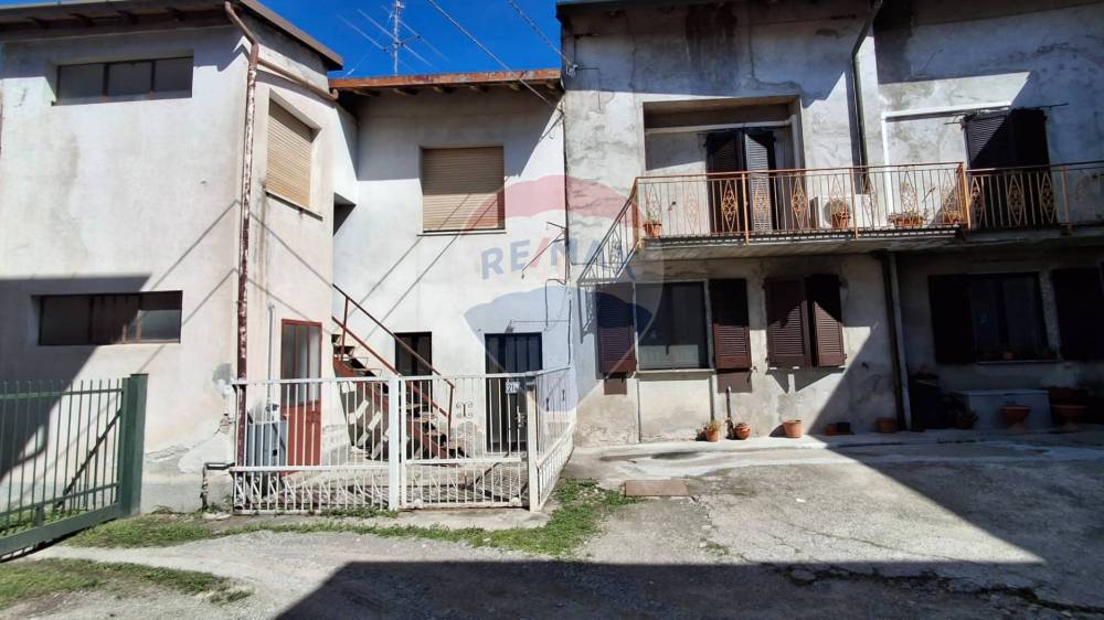 casa indipendente in vendita a Vergiate in zona Cimbro