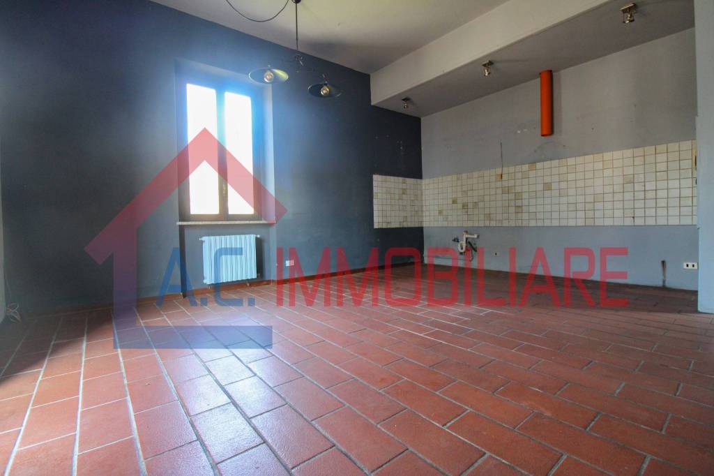 casa indipendente in vendita a Vergiate in zona Cuirone
