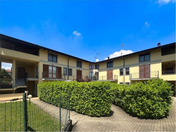 appartamento in vendita a Vergiate in zona Cimbro