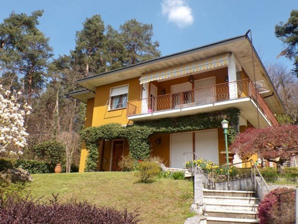 casa indipendente in vendita a Vergiate
