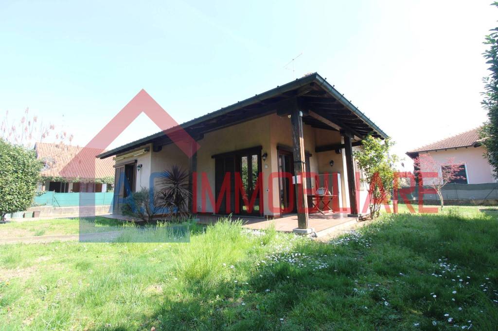 casa indipendente in vendita a Vergiate