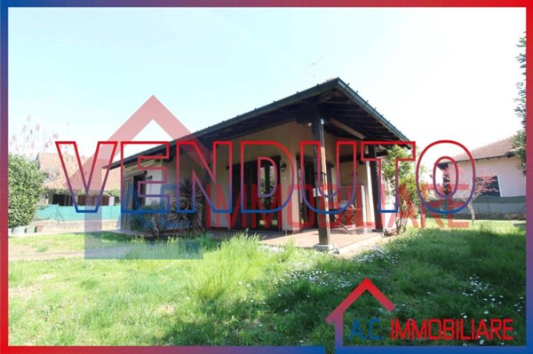 casa indipendente in vendita a Vergiate
