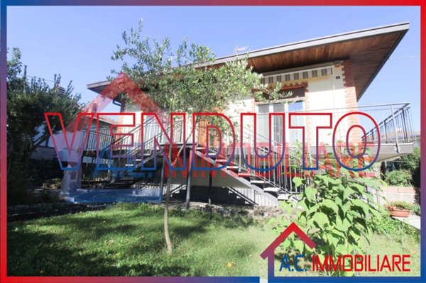 casa indipendente in vendita a Vergiate