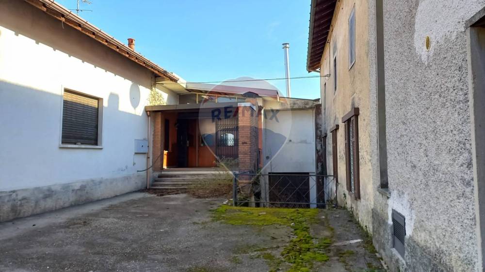 appartamento in vendita a Vergiate in zona Cimbro