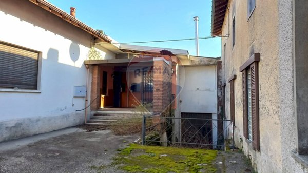 appartamento in vendita a Vergiate in zona Cimbro