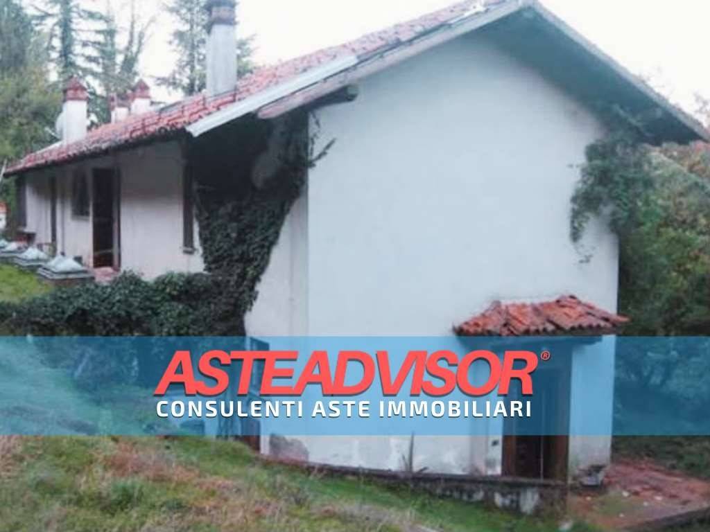 casa indipendente in vendita a Vergiate in zona Corgeno