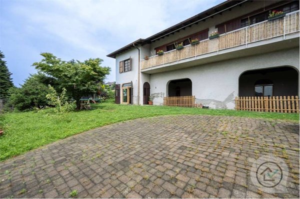 casa indipendente in vendita a Vergiate