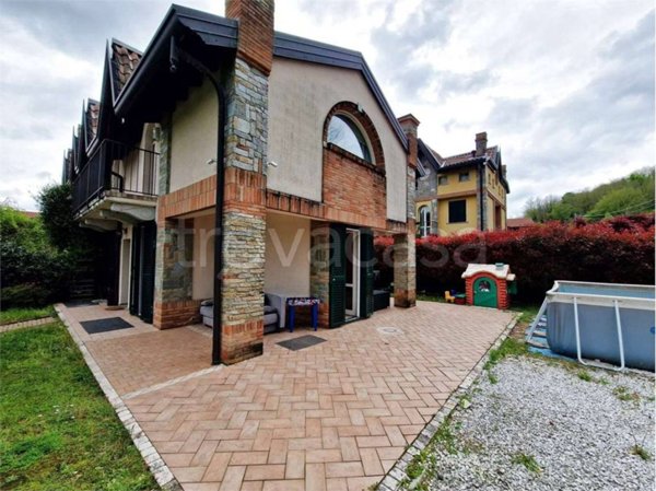 casa indipendente in vendita a Vergiate in zona Cimbro