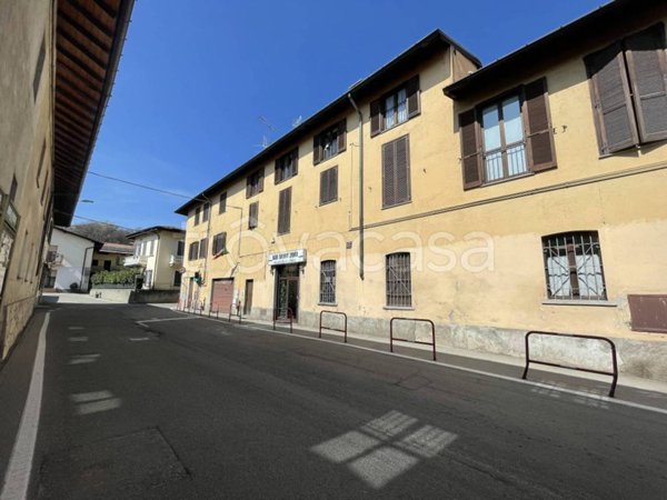 appartamento in vendita a Vergiate in zona Sesona