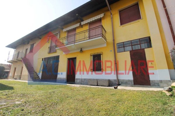 casa indipendente in vendita a Vergiate