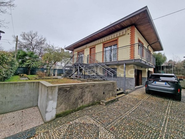 casa indipendente in vendita a Vergiate