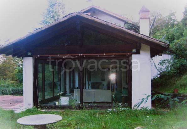 casa indipendente in vendita a Vergiate