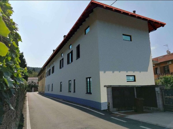 appartamento in vendita a Vergiate in zona Corgeno