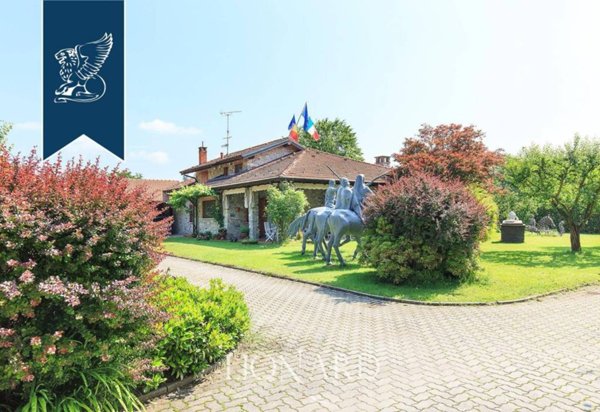 casa indipendente in vendita a Vergiate in zona Cimbro