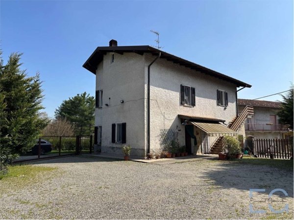 casa indipendente in vendita a Vergiate in zona Cimbro