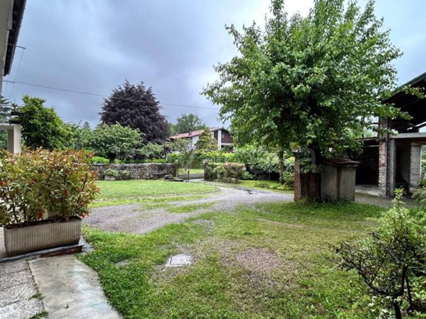 appartamento in vendita a Vergiate in zona Corgeno