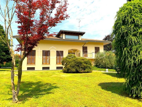 casa indipendente in vendita a Vergiate