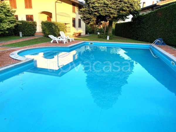 casa indipendente in vendita a Vergiate