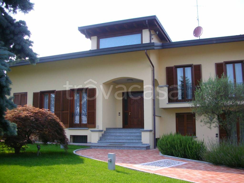 casa indipendente in vendita a Vergiate