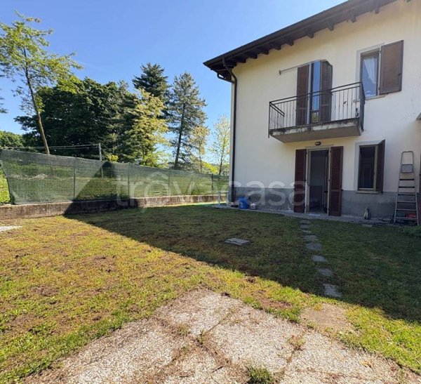 appartamento in vendita a Vergiate in zona Corgeno