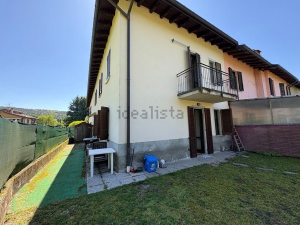 appartamento in vendita a Vergiate in zona Corgeno