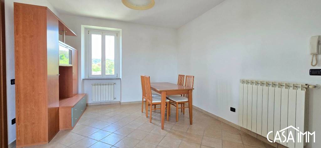 appartamento in vendita a Vergiate in zona Cimbro