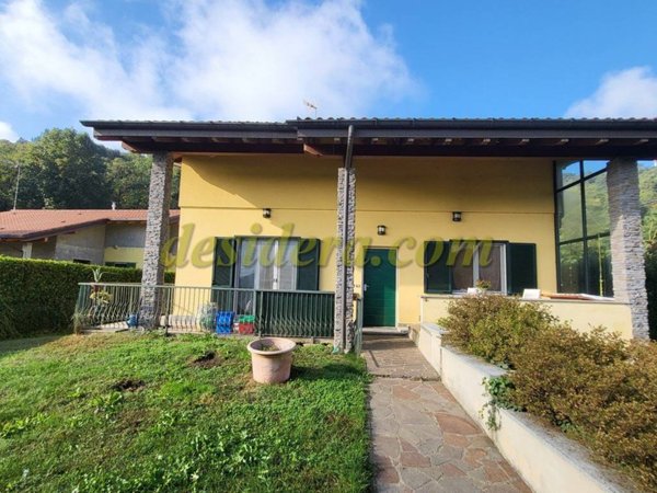 casa indipendente in vendita a Vergiate in zona Cuirone