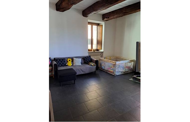 casa indipendente in vendita a Vergiate in zona Sesona