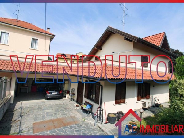 casa indipendente in vendita a Vergiate