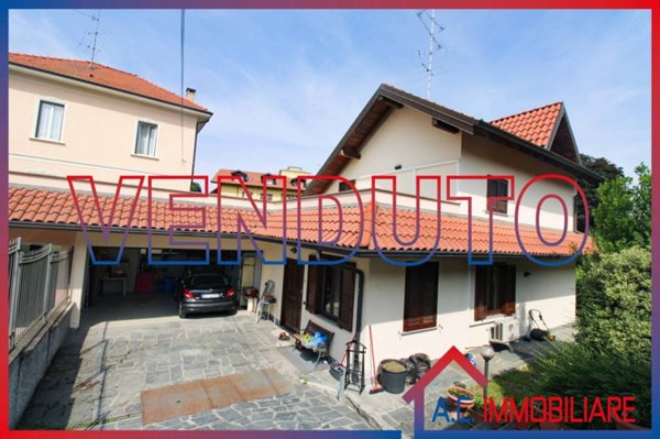 casa indipendente in vendita a Vergiate