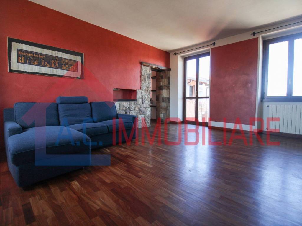 appartamento in vendita a Vergiate in zona Sesona