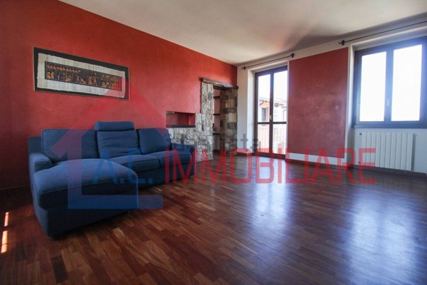 appartamento in vendita a Vergiate in zona Sesona