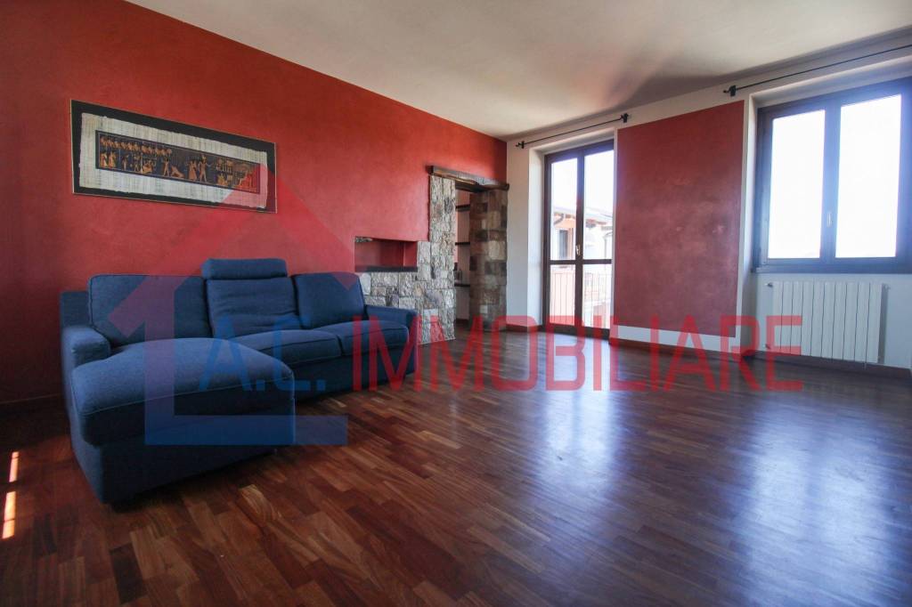 appartamento in vendita a Vergiate in zona Sesona