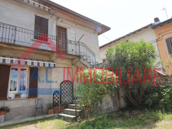 appartamento in vendita a Vergiate in zona Corgeno