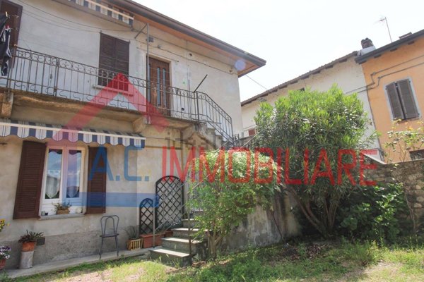 appartamento in vendita a Vergiate in zona Corgeno