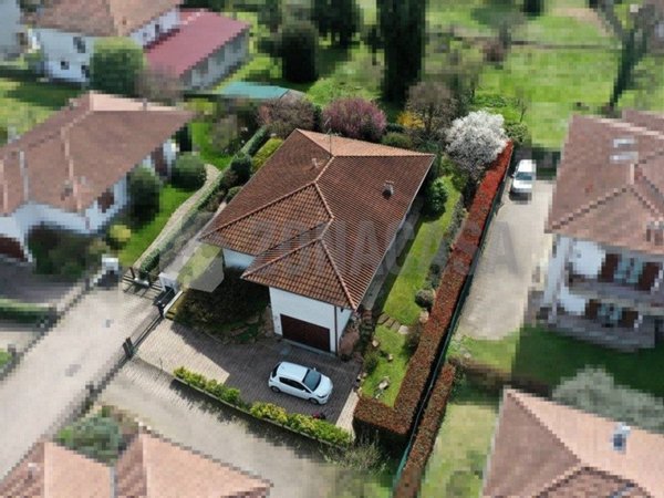 casa indipendente in vendita a Vergiate