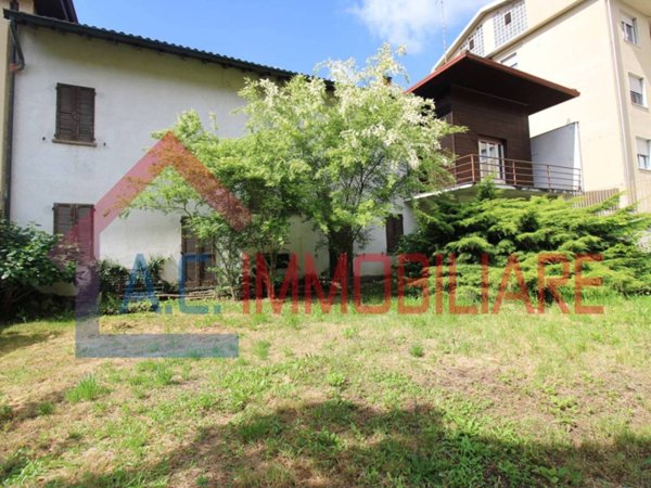 casa indipendente in vendita a Vergiate
