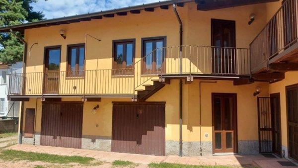 appartamento in vendita a Vergiate in zona Corgeno