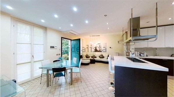 casa indipendente in vendita a Vergiate