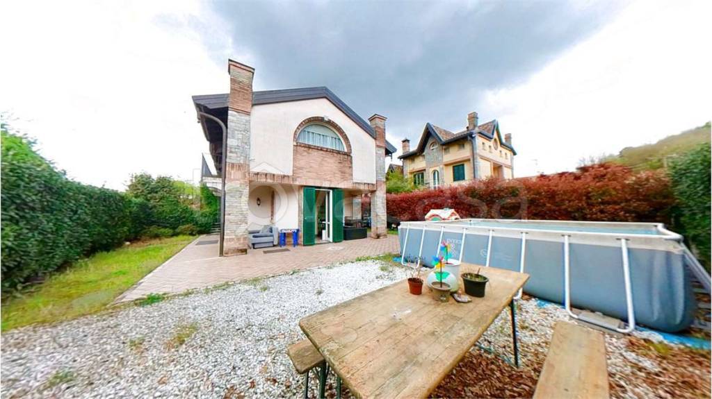 casa indipendente in vendita a Vergiate in zona Cimbro