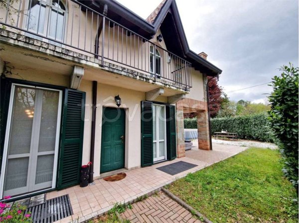 casa indipendente in vendita a Vergiate in zona Cimbro