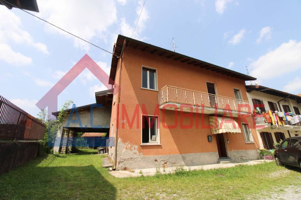 casa indipendente in vendita a Vergiate in zona Cimbro