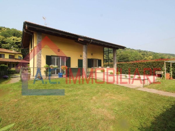 casa indipendente in vendita a Vergiate in zona Cuirone