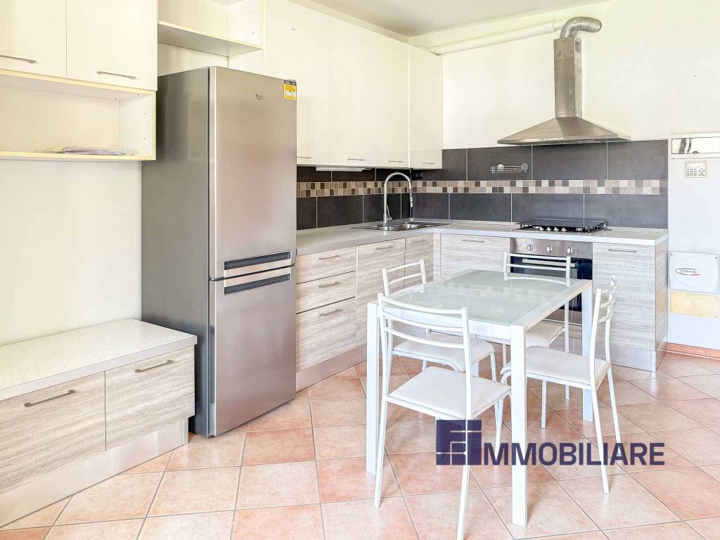 appartamento in vendita a Vergiate in zona Cimbro