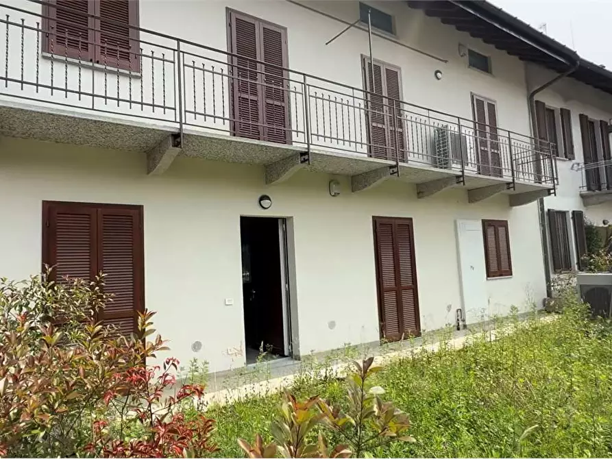 appartamento in vendita a Vergiate in zona Corgeno