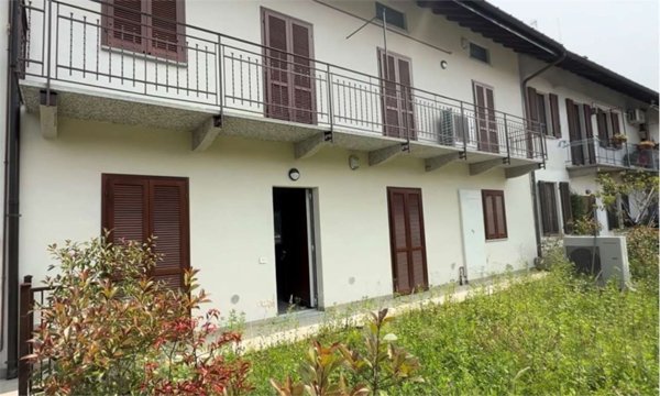 appartamento in vendita a Vergiate in zona Corgeno